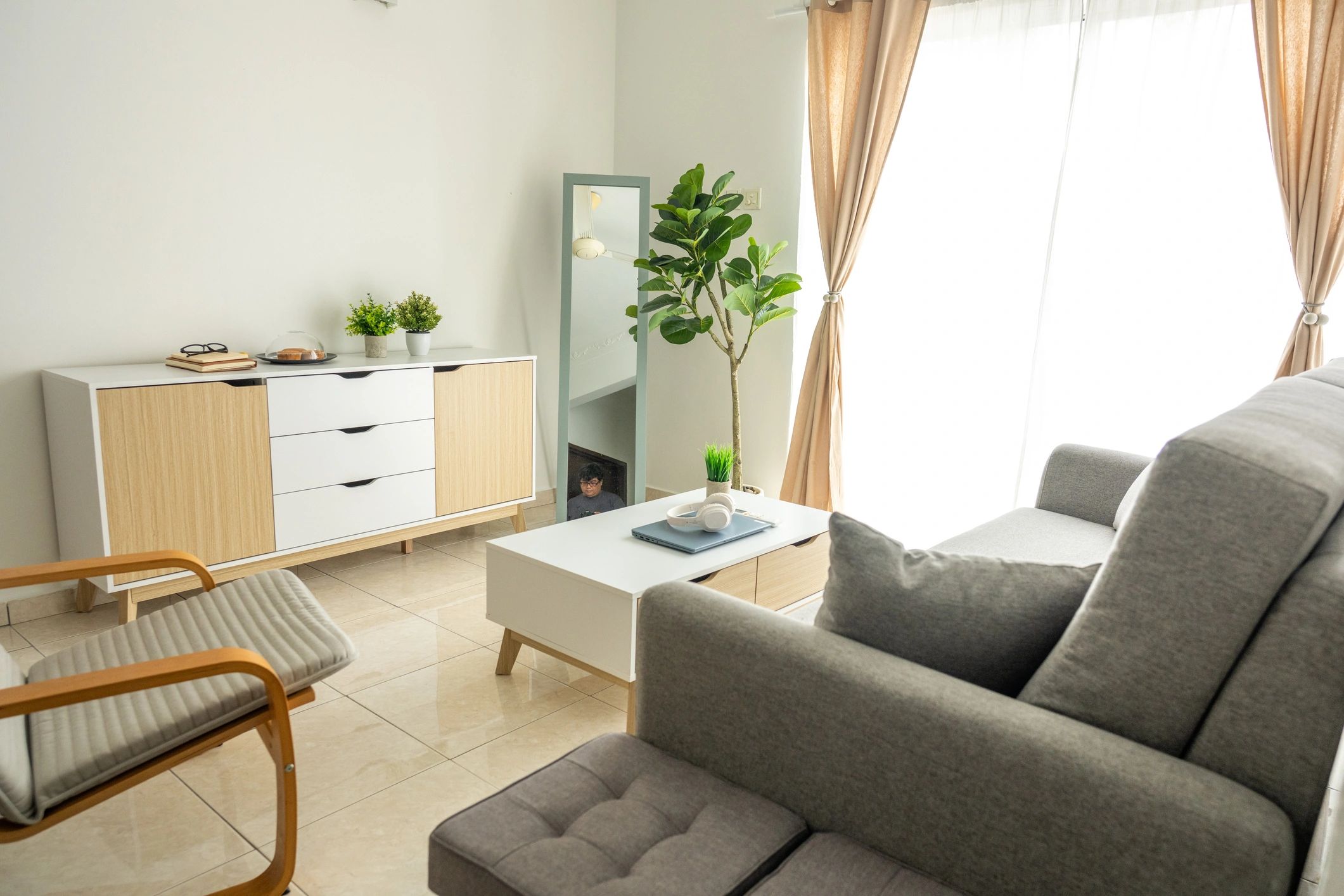 Minimalist living room with elegant decor